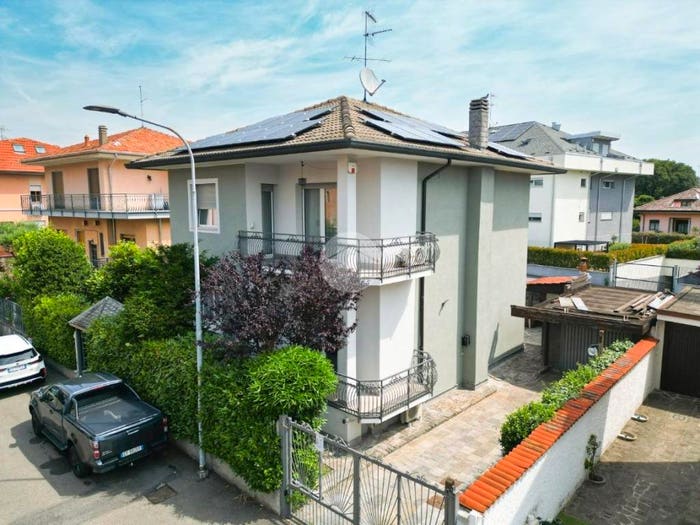 Casa quadrilocale in vendita in Via Petrarca, San Carlo San Paolo, Rho