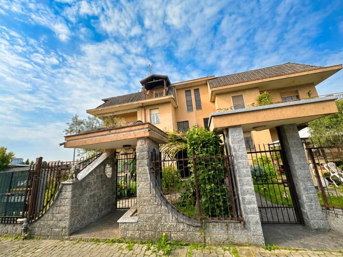 Casa con 6 locali in vendita in Via Monte Grappa, Taccona, Muggiò