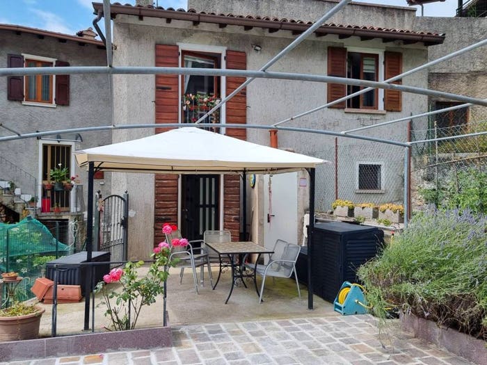 Casa trilocale in vendita in Via dei Patrioti, Gargnano
