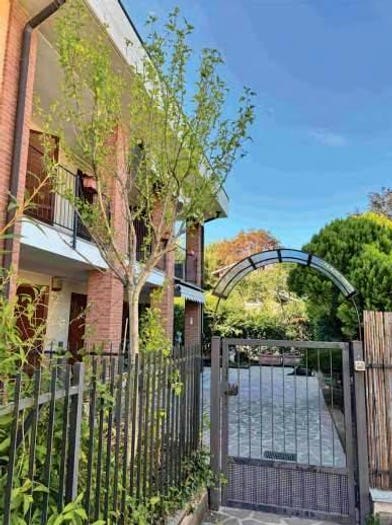 Appartamento quadrilocale in vendita in Via Cascina Sofia, Centro, Bernareggio
