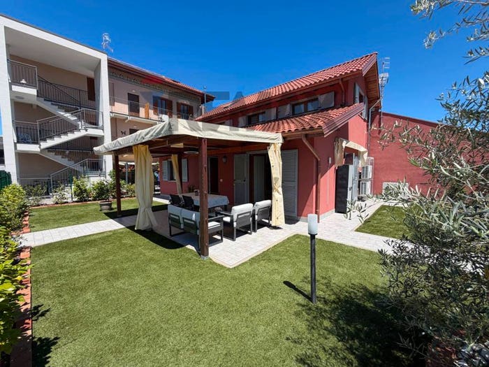 Casa con 5 locali in vendita in Via Monte Nero, Centro, Arona