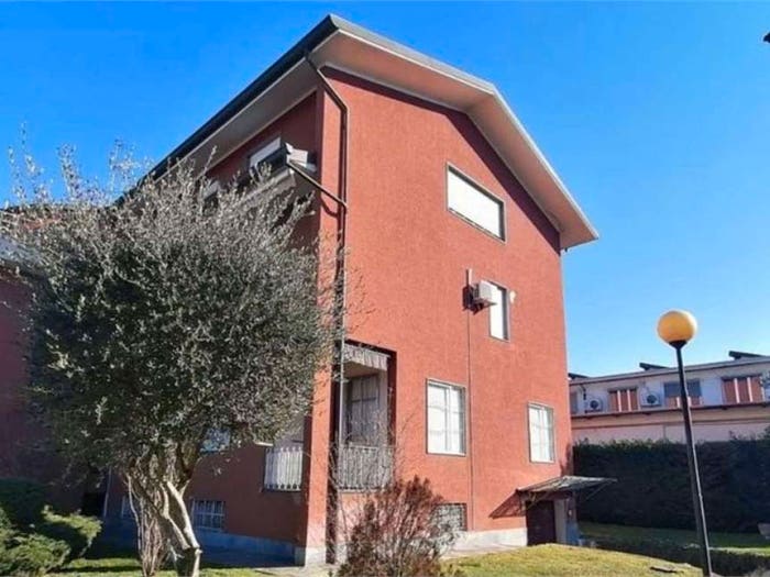 Casa con 6 locali in vendita in viale sforza, Abbiategrasso