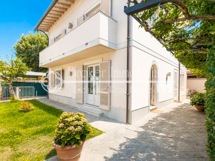 Casa con 6 locali in vendita in Via Versilia, Vittoria Apuana, Forte dei Marmi