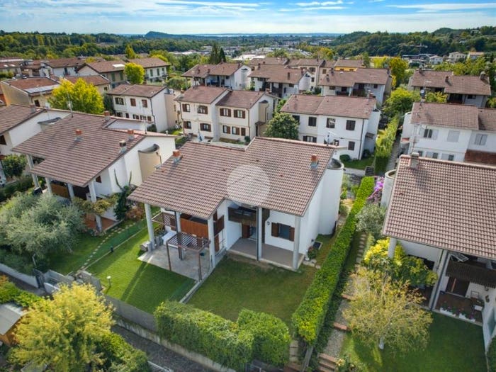 Casa quadrilocale in vendita in Via Burago, Cunettone Villa, Salò