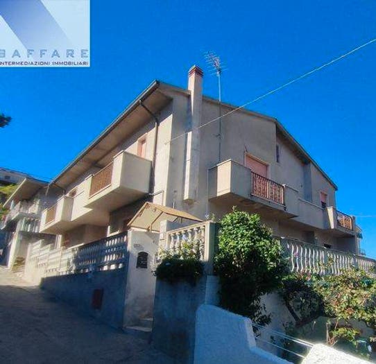 Casa con 6 locali in vendita in Via Dezio, Colli Innamorati Madonna, Pescara