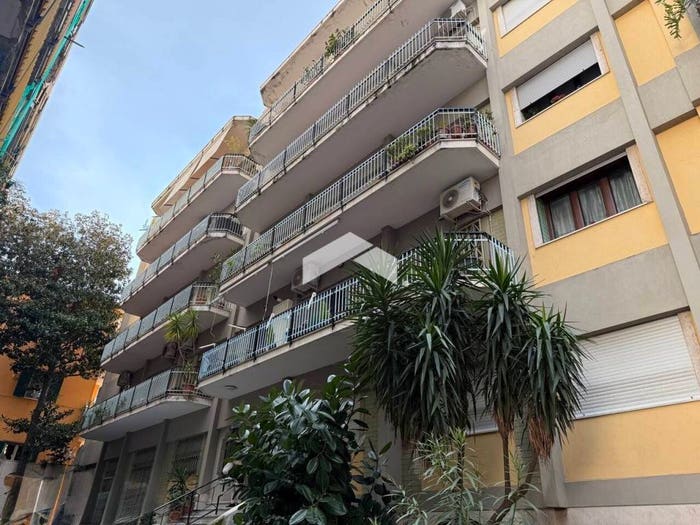 Appartamento con 5 locali in vendita in Via Giacinto Gigante, Arenella, Napoli