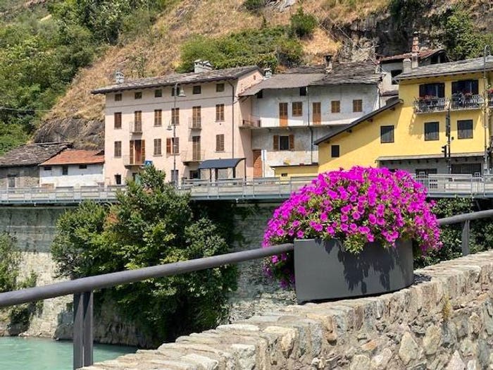 Casa con 6 locali in vendita in Via Umberto I, Bard