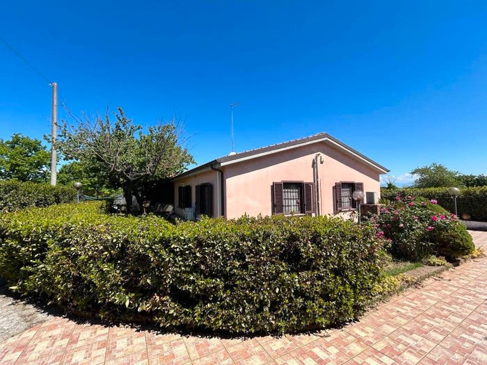 Casa quadrilocale in vendita in Via Passerella, Nepi