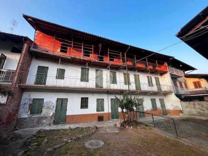 Casa con 6 locali in vendita in Vicolo Zanetta, Centro, Caravino