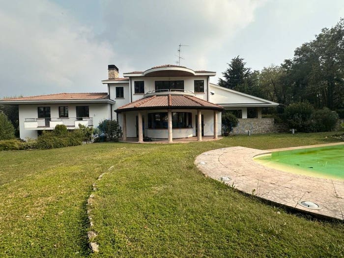 Casa con 6 locali in vendita in Via Ada Negri, Gorle
