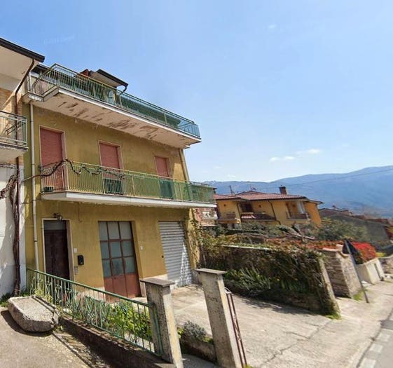Appartamento con 6 locali in vendita in Via Michelangelo Cianciulli, Montella