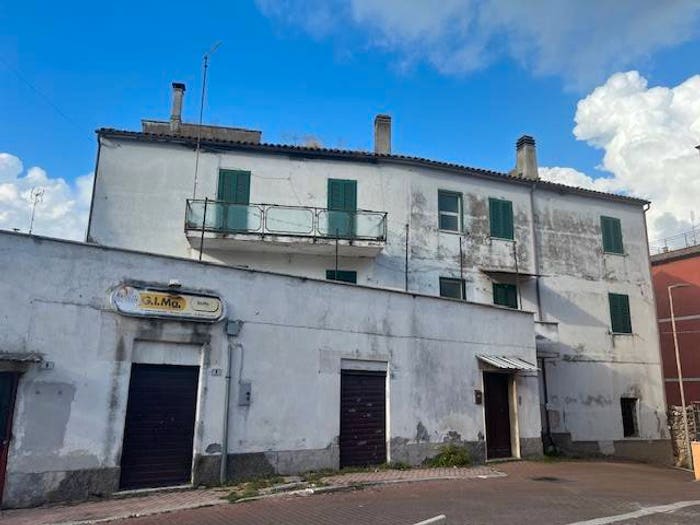 Casa con 6 locali in vendita in Piazza Chiesa Nuova, Centro, Montelibretti
