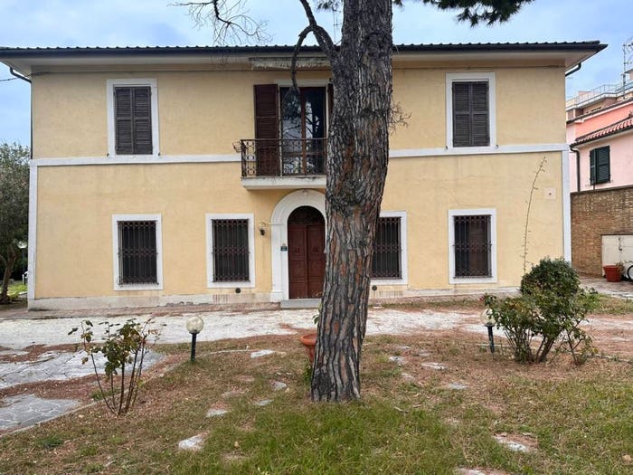 Casa con 5 locali in vendita in Via Esino, Torrette, Ancona