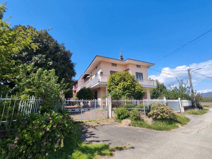 Casa con 6 locali in vendita in Cascina Colombaio, Bollengo