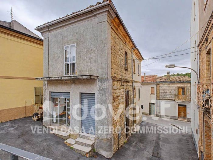 Casa trilocale in vendita in Piazza Umberto I, Centro, Furci