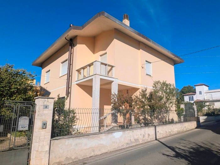 Casa con 6 locali in vendita in Centro, Fabrica di Roma
