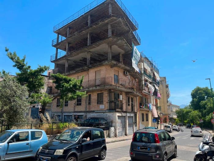 Appartamento con 6 locali in vendita in Via Comunale Vecchia di Miano, Ponti Rossi, Napoli