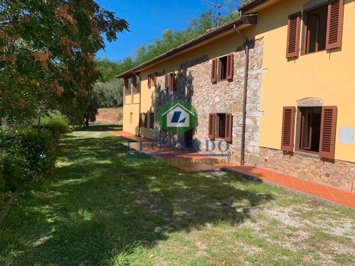 Casa con 6 locali in vendita in Massa e Cozzile