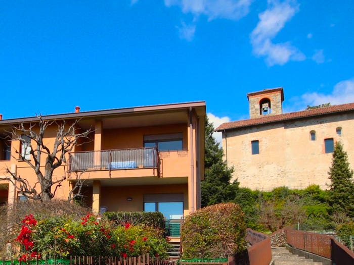Appartamento quadrilocale in vendita in Via Giuseppe Garibaldi, Centro, Barzanò