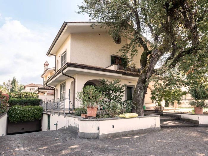 Casa con 6 locali in vendita in Viale JF Kennedy, Anagnina, Grottaferrata