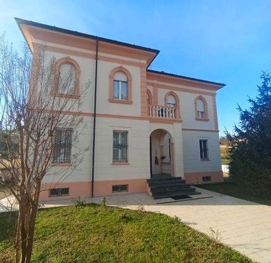 Casa con 6 locali in vendita in Centro, Pianello Val Tidone