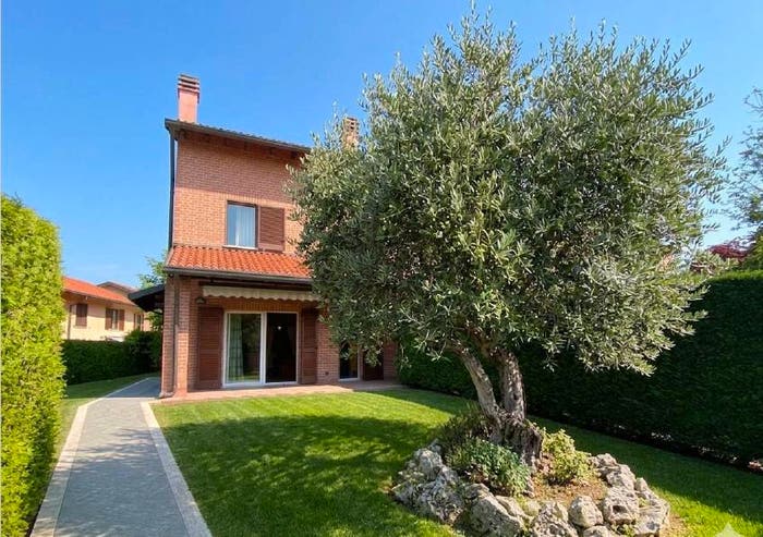 Casa quadrilocale in vendita in Via dei Pioppi, Costa Lambro, Carate Brianza