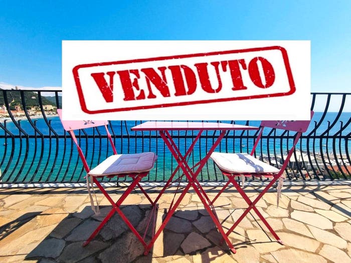 Appartamento trilocale in vendita in Via Aurelia, Centro, Noli