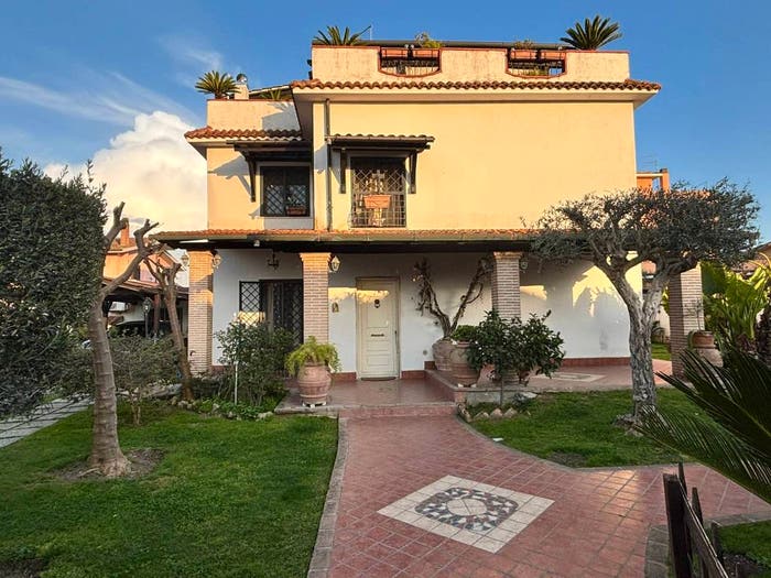 Casa con 6 locali in vendita in Via Maiera, Centro Giano, Roma