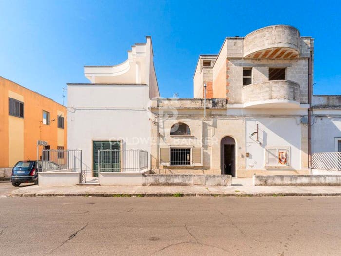 Casa trilocale in vendita in Via Lizzanello, Centro, Cavallino