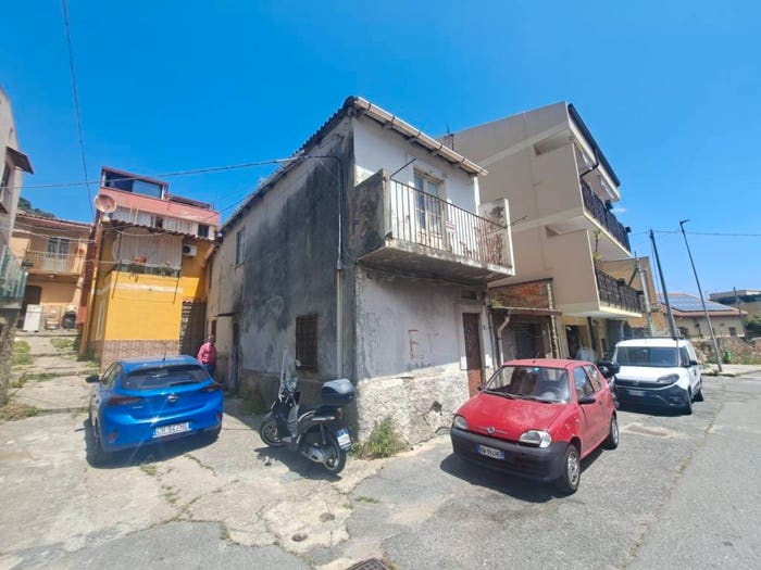 Appartamento con 5 locali in vendita in Via Padre Letterio Ruggeri, Camaro Superiore, Messina