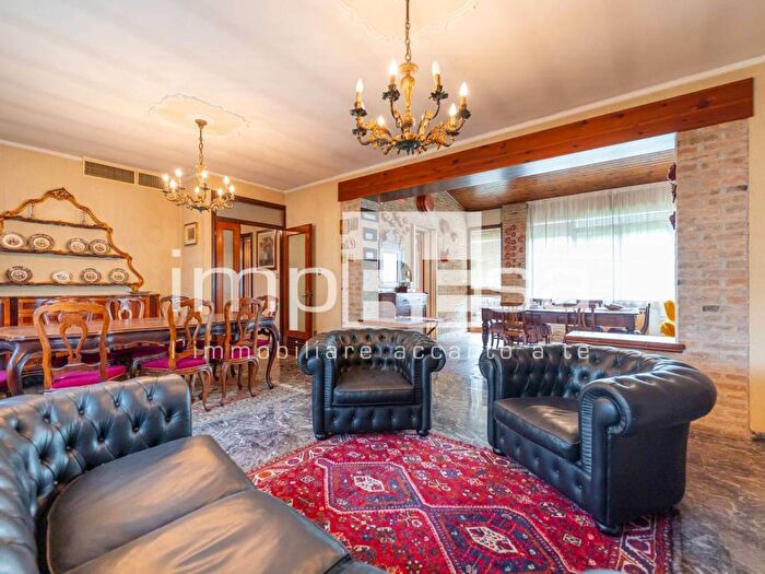Casa con 6 locali in vendita in Via Treviso, Centro, Trebaseleghe
