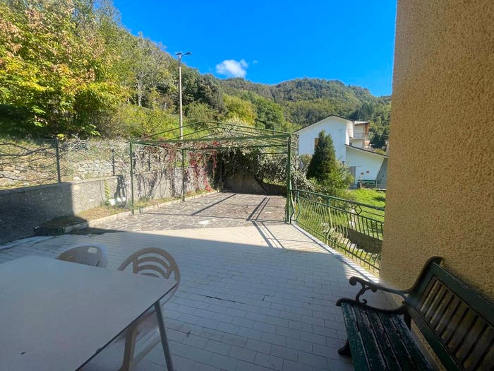 Appartamento con 5 locali in vendita in Via Montemozzo, Borzonasca