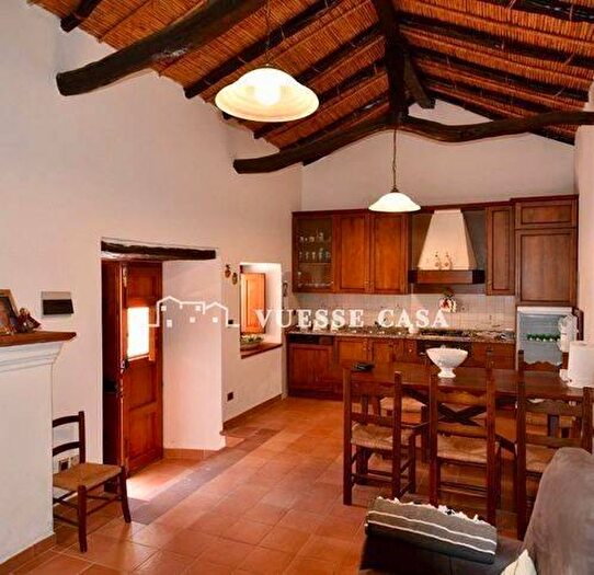 Casa con 5 locali in vendita in Orosei