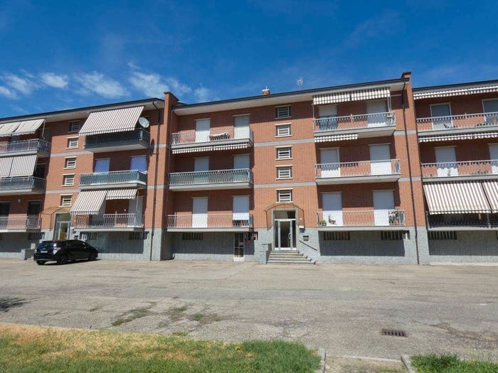 Appartamento quadrilocale in vendita in Corso Europa, Borgo Piave Corso Europa Zona Ferrero, Alba