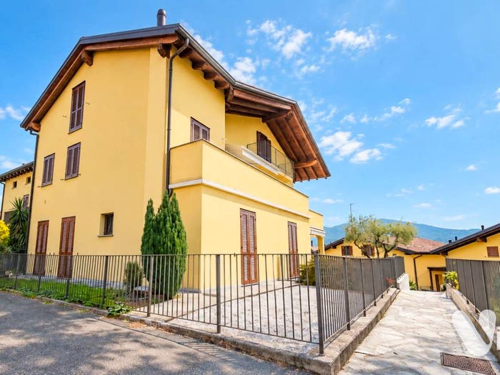 Appartamento con 6 locali in vendita in Via Pescherino, Annone di Brianza