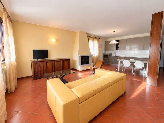 Casa con 6 locali in vendita in Via Don Luigi Sturzo, Castagnole, Paese