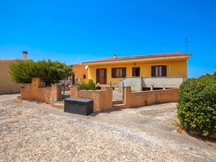 Casa con 5 locali in vendita in Viale dei Benedettini, Centro, Tergu