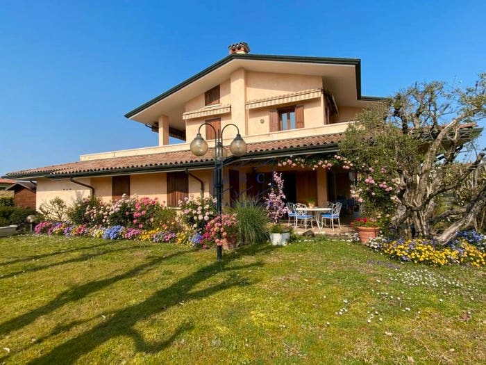Casa con 6 locali in vendita in Via Papa Luciani, Centro, Mansuè