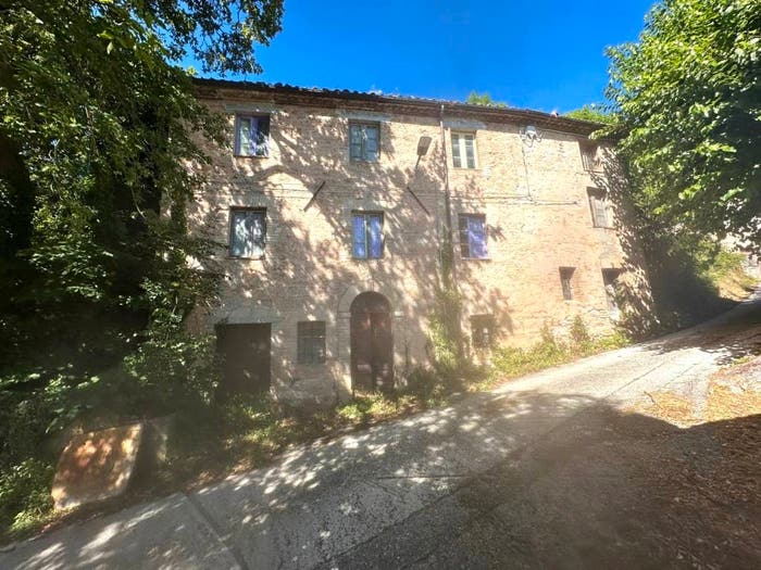 Casa con 6 locali in vendita in Frazione Sant'Egidio, Sassoferrato