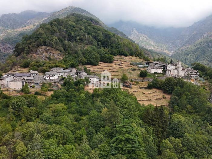 Casa quadrilocale in vendita in Località Succinto, Traversella