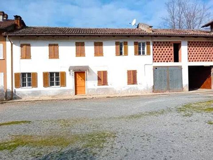 Casa con 6 locali in vendita in Strada Val Calosso, Calosso
