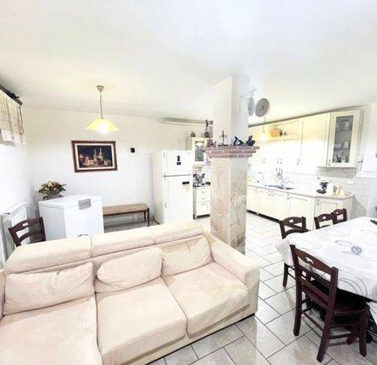Casa con 6 locali in vendita in Via Giacomo Leopardi, San Pio Cappuccini, Civitavecchia