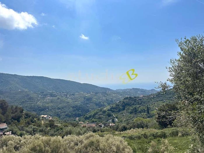 Casa con 6 locali in vendita in Centro, Vallebona
