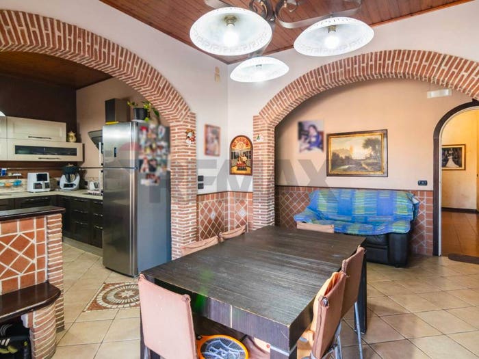 Appartamento con 6 locali in vendita in Via Enrico Fermi, Rapisardi, Catania