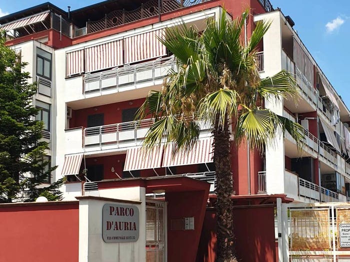 Appartamento quadrilocale in vendita in Via Comunale della Luce, Capodichino, Napoli
