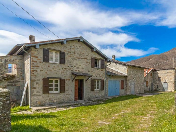 Casa con 6 locali in vendita in Località Roccaferrara, Corniglio