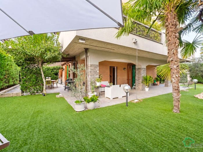 Casa con 5 locali in vendita in Via della Pace, Carpiano