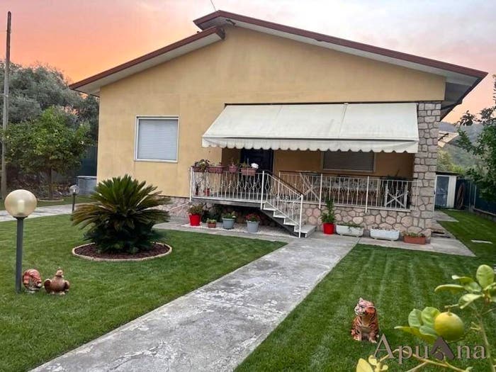 Casa con 6 locali in vendita in Via Castagnola di Sopra, Castagnola, Massa