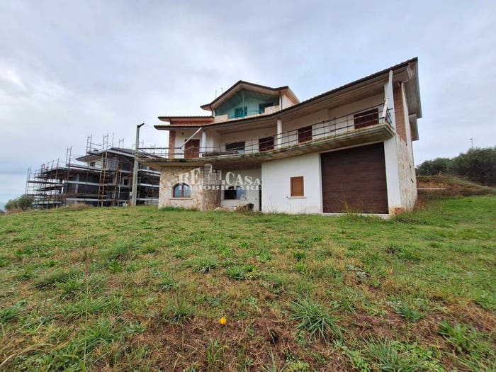 Casa con 6 locali in vendita in via pianagallo, Colonnella