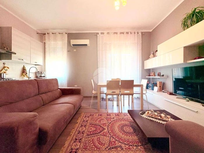 Appartamento trilocale in vendita in Via crema, Sant'Ambrogio, Cremona